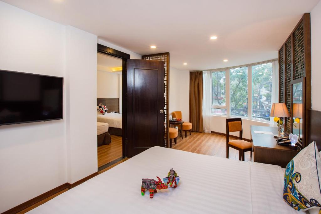 TV a/nebo společenská místnost v ubytování Thang Long Espana Hotel