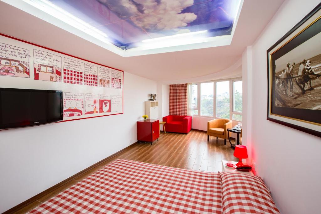 TV a/nebo společenská místnost v ubytování Thang Long Espana Hotel
