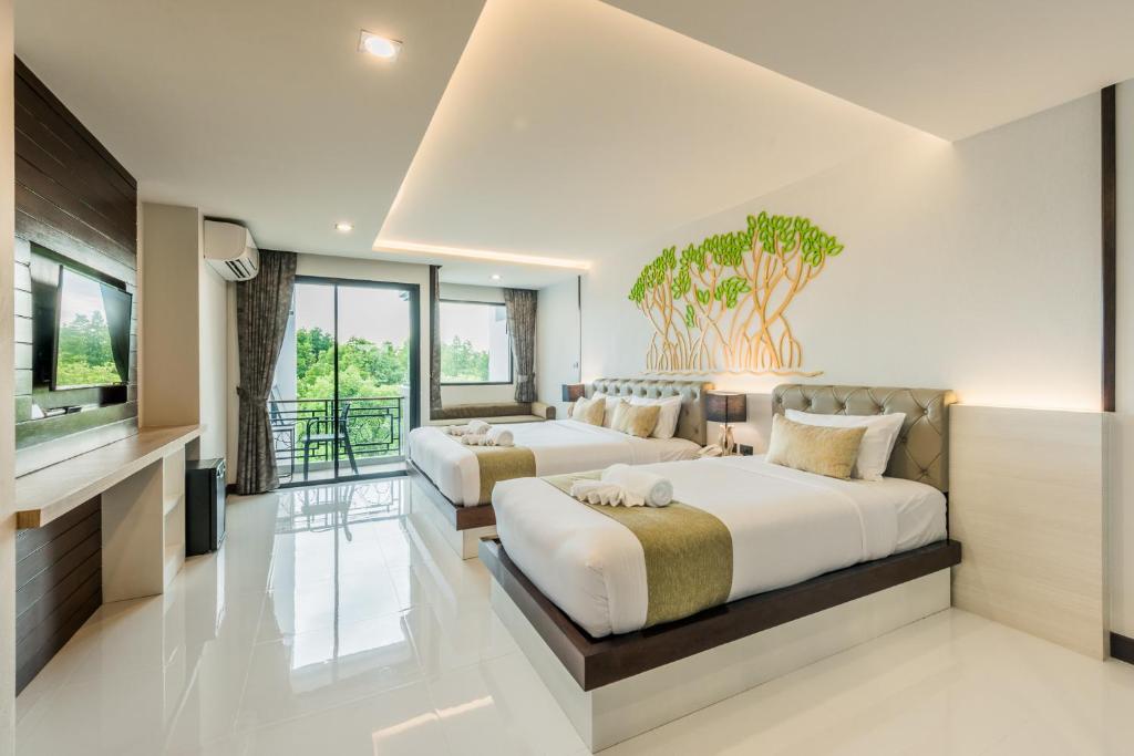 
Deluxe Triple Room with Balcony
