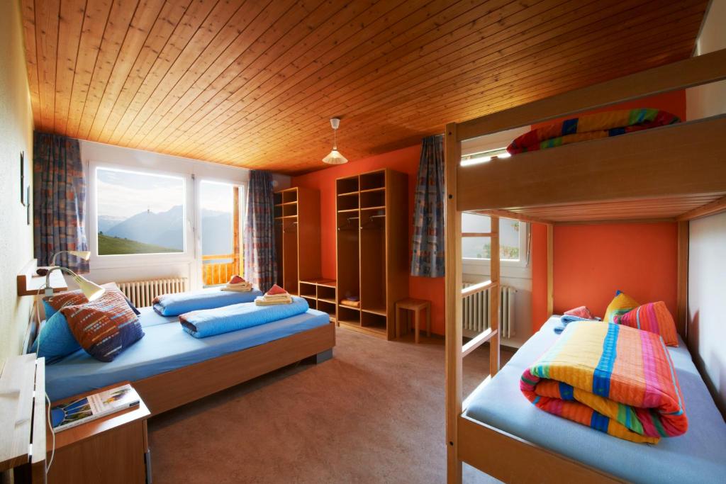 Postel nebo postele na pokoji v ubytování Hotel Bellavista Ftan