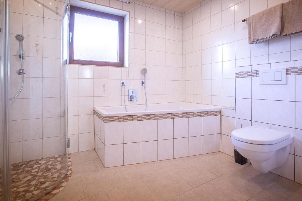Kúpeľňa v ubytovaní Chalet Holzerstubn
