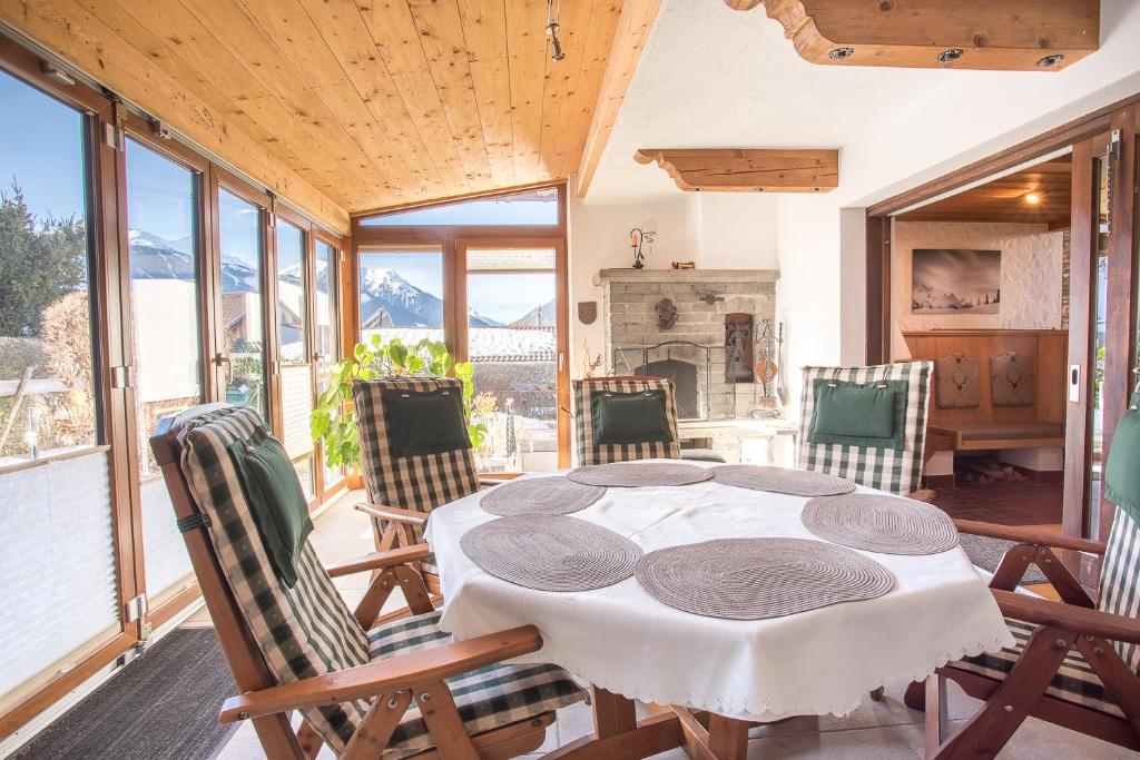 Posedenie v ubytovaní Chalet Holzerstubn