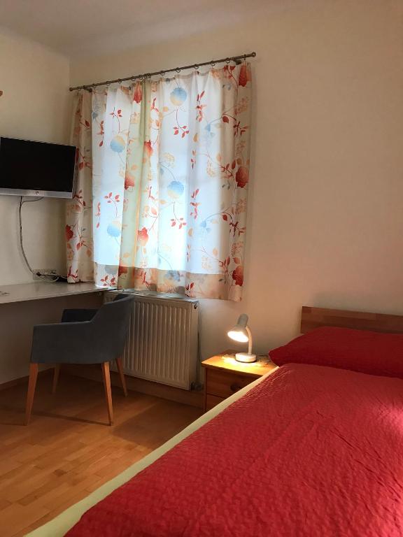 Postel nebo postele na pokoji v ubytování Frühstückspension Doris Eder
