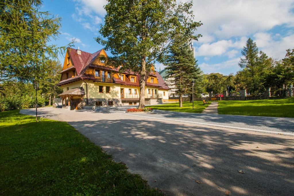 a large house sitting on top of a road at DW Kościelec in Zakopane