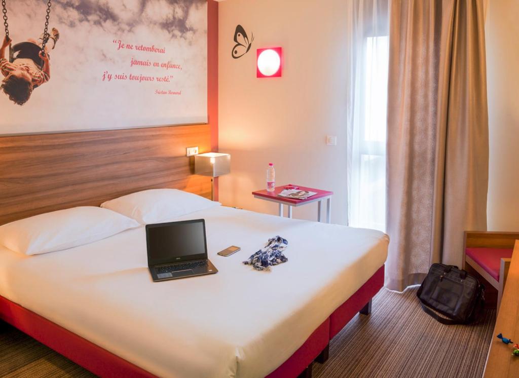 Postel nebo postele na pokoji v ubytování ibis Styles Castres