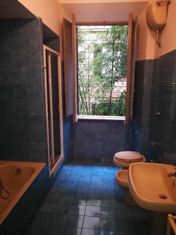 Łazienka w obiekcie Trastevere four seasons Glorioso
