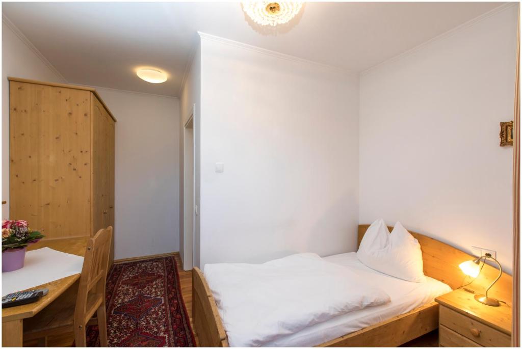 Posteľ alebo postele v izbe v ubytovaní Hotel Gratkorn - "Bed & Breakfast"