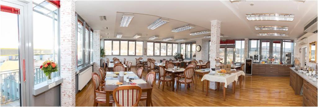 Reštaurácia alebo iné gastronomické zariadenie v ubytovaní Hotel Gratkorn - "Bed & Breakfast"
