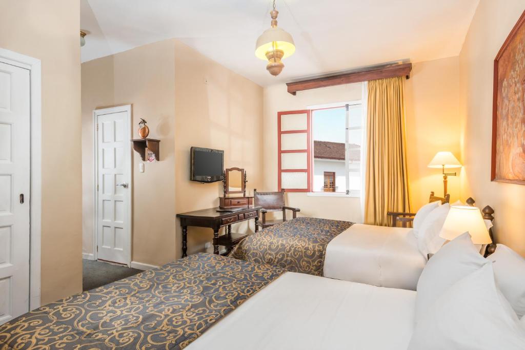Postel nebo postele na pokoji v ubytování Hotel Dann Monasterio