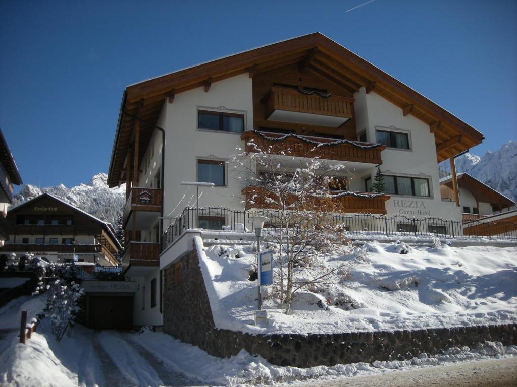 Garni Hotel Rezia v zimě