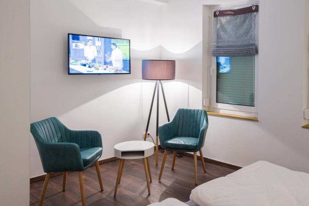 TV a/nebo společenská místnost v ubytování Hotel Zur Alten Börse