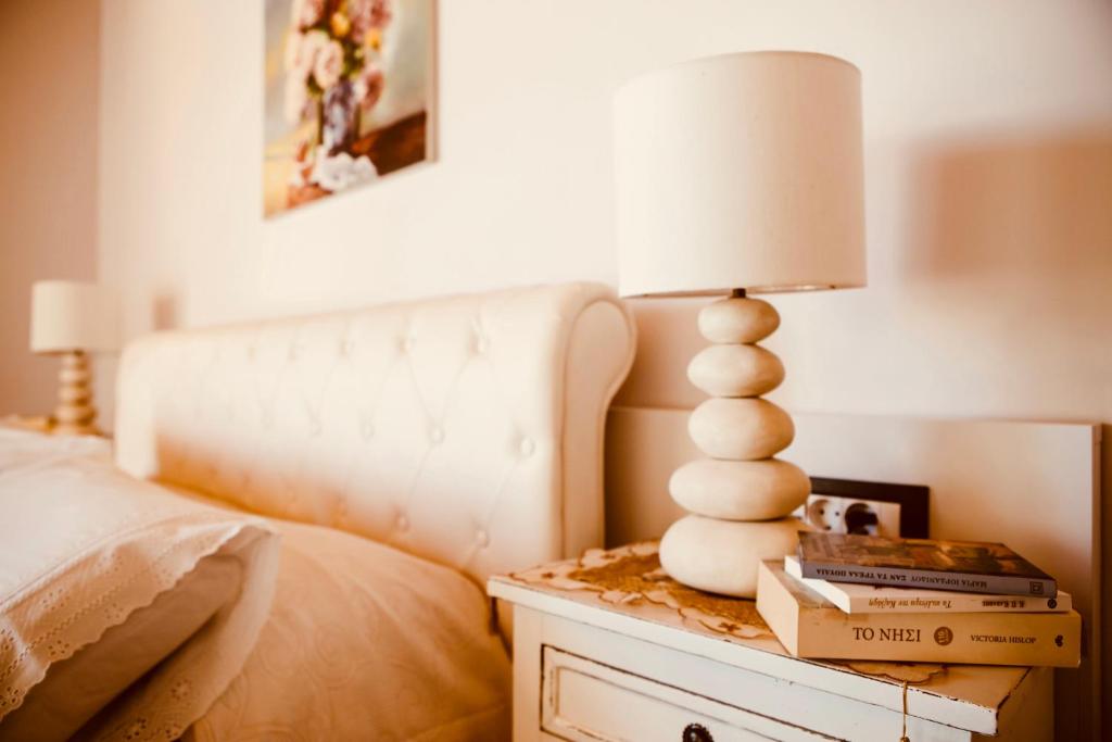 A bed or beds in a room at Estrella Villas