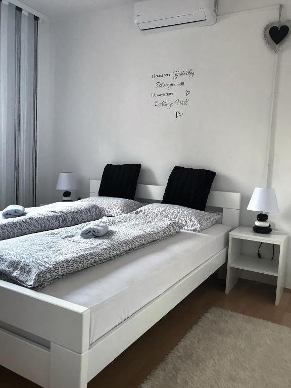 Postel nebo postele na pokoji v ubytování Rooms Deny