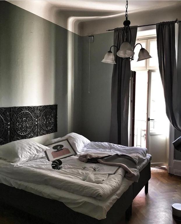 Postel nebo postele na pokoji v ubytování Morris Hotel