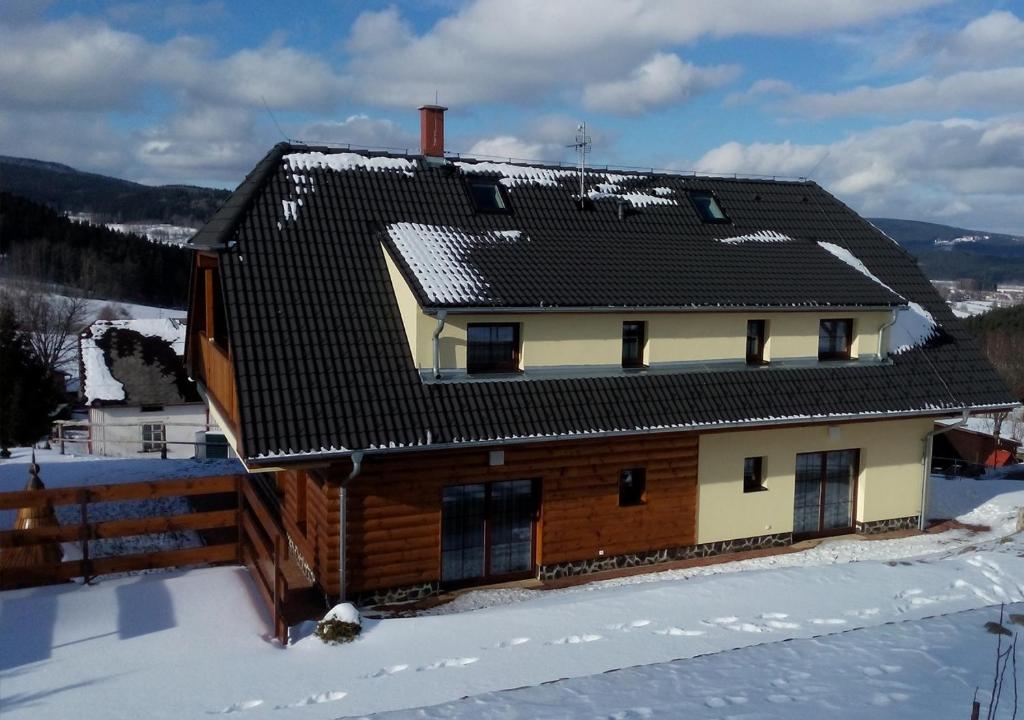 Nespecifikovaný výhled na hory nebo výhled na hory při pohledu z apartmánu