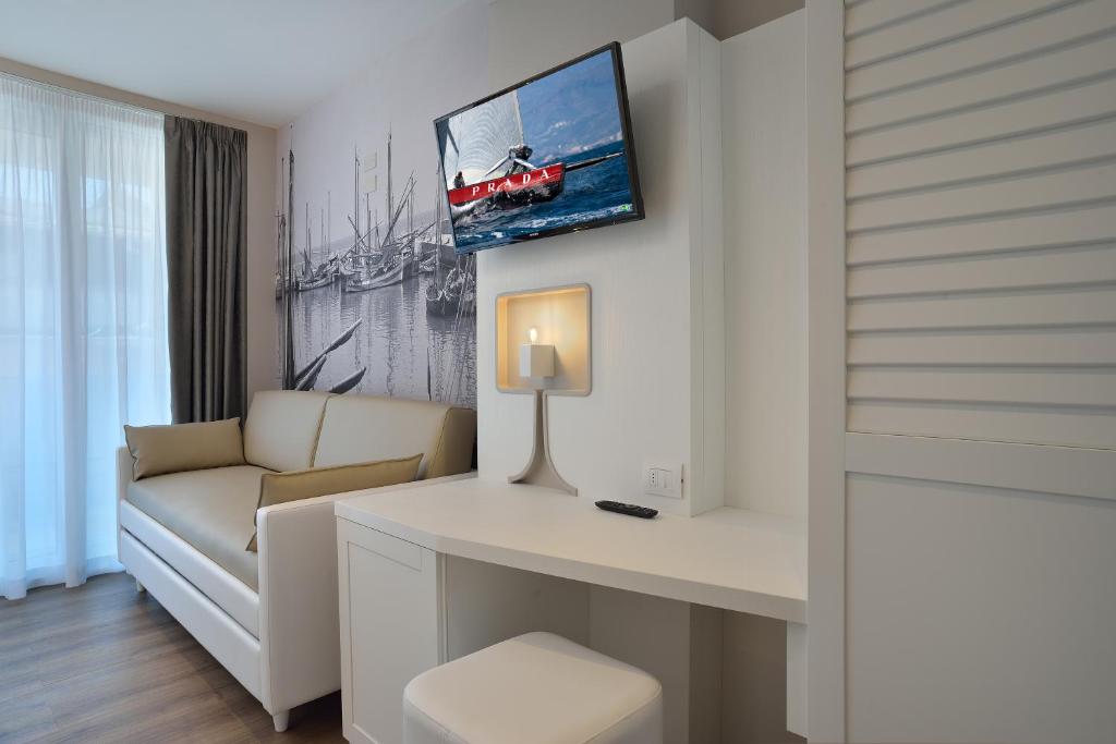 A television and/or entertainment centre at Embassy Hotel & Spa