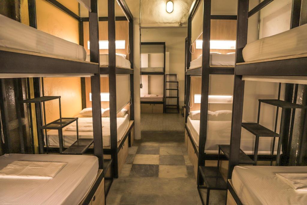 Postel nebo postele na pokoji v ubytování Baboon Hostel