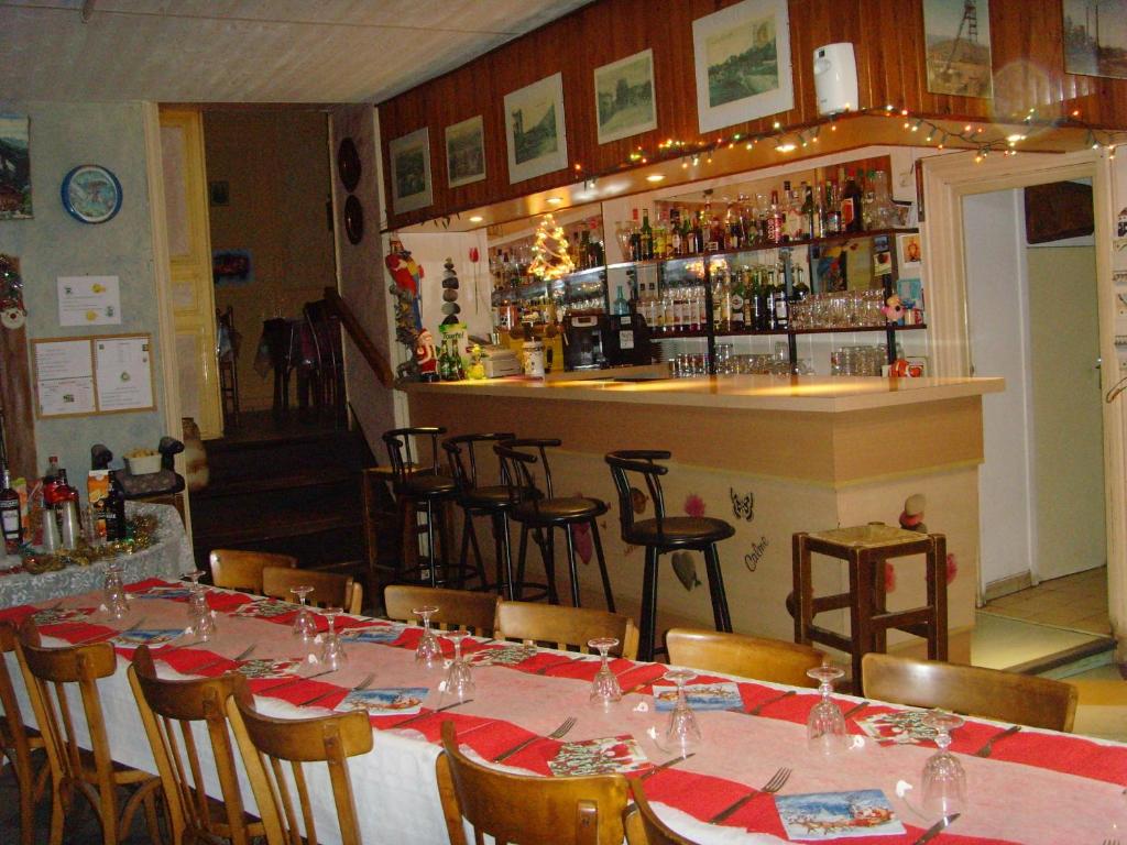 Lounge nebo bar v ubytování Le Bravard
