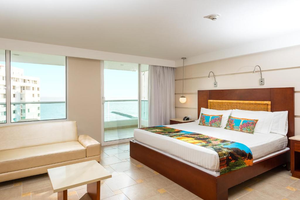 Postel nebo postele na pokoji v ubytování Hotel Dann Cartagena