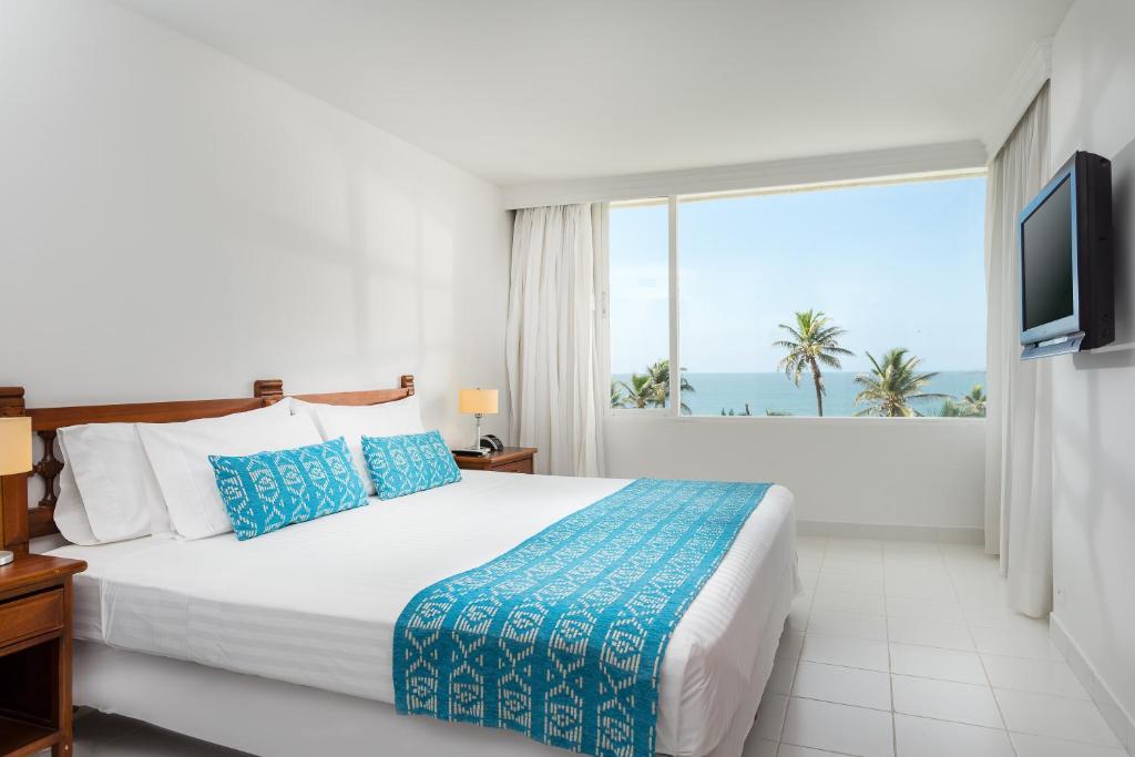Postel nebo postele na pokoji v ubytování Hotel Dann Cartagena