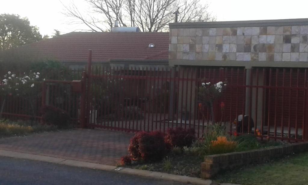 Allen Grove Self Catering, Kempton Park (updated prices 2024)