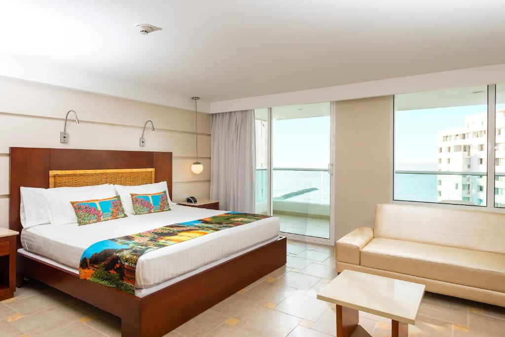Postel nebo postele na pokoji v ubytování Hotel Dann Cartagena