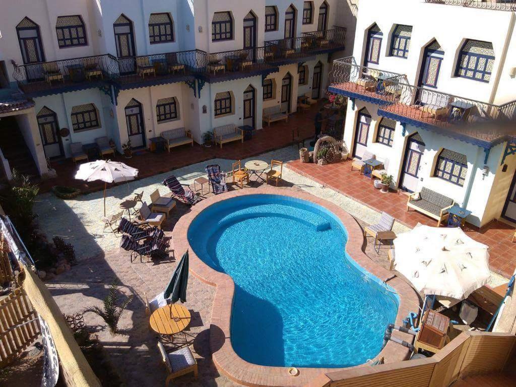 Bazén v ubytování Monica Hotel nebo v jeho okolí