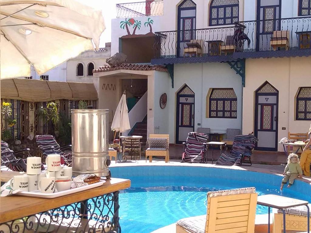 Bazén v ubytování Monica Hotel nebo v jeho okolí