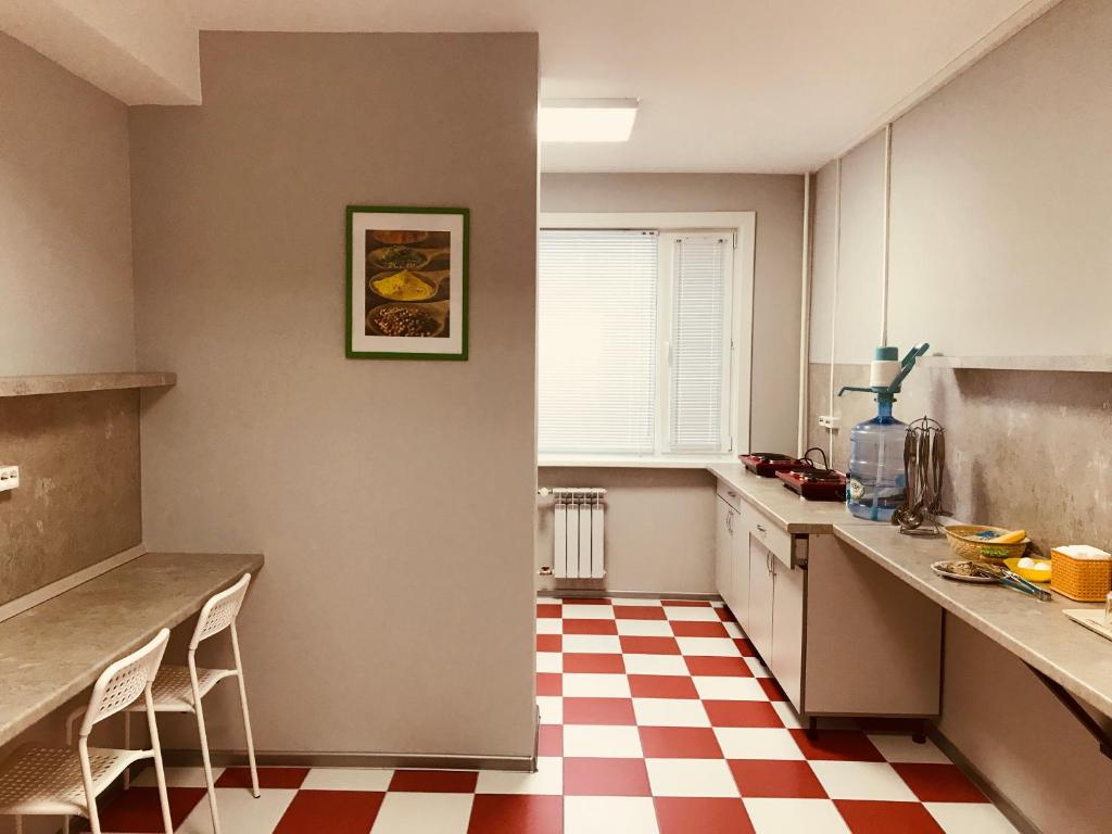 Kuchyňa alebo kuchynka v ubytovaní Hostel Ovsyanka