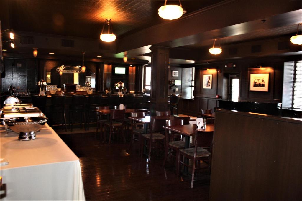 Waynebrook Inn photo