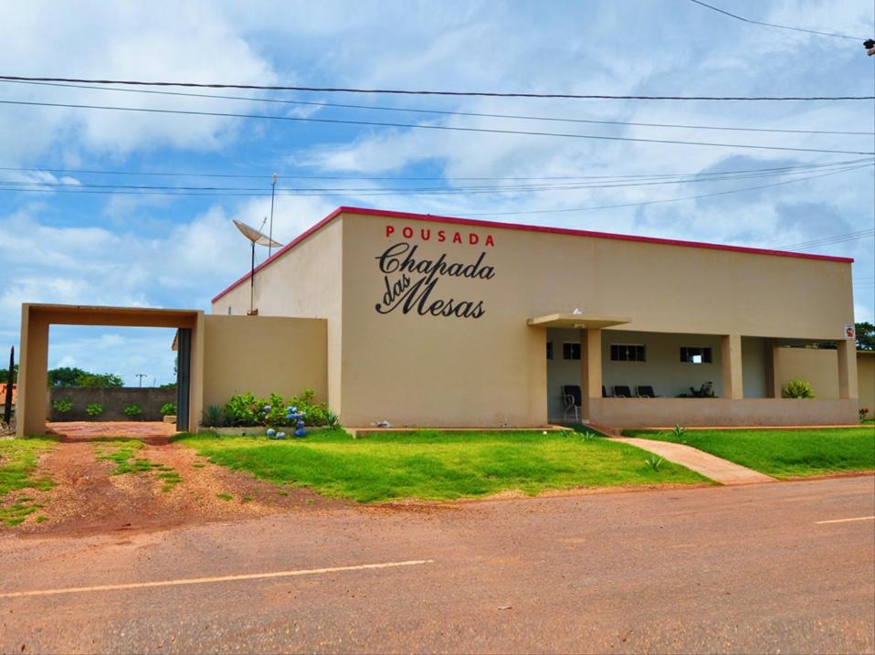 a building with a sign on the side of it at Pousada Chapada das Mesas in Riachão