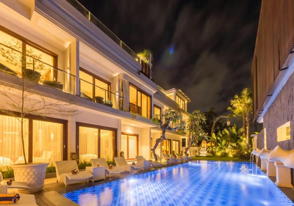 Sundlaugin á Mokko Suite Villas Umalas Bali eða í nágrenninu