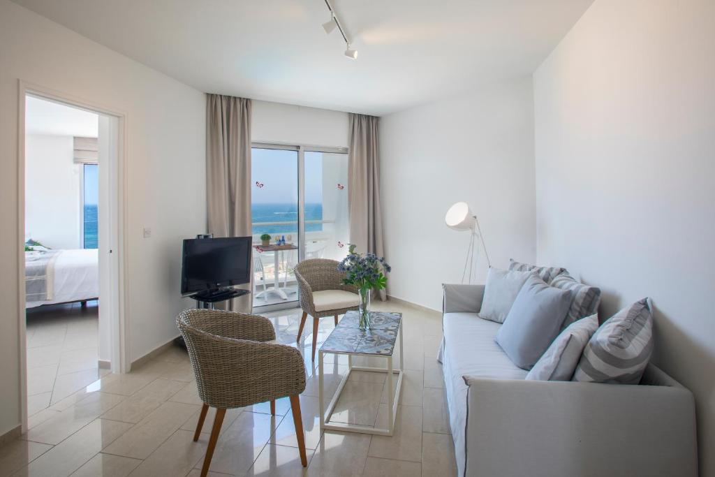 Leonardo Plaza Cypria Maris Beach Hotel & Spa - Suite De Luna De Miel
