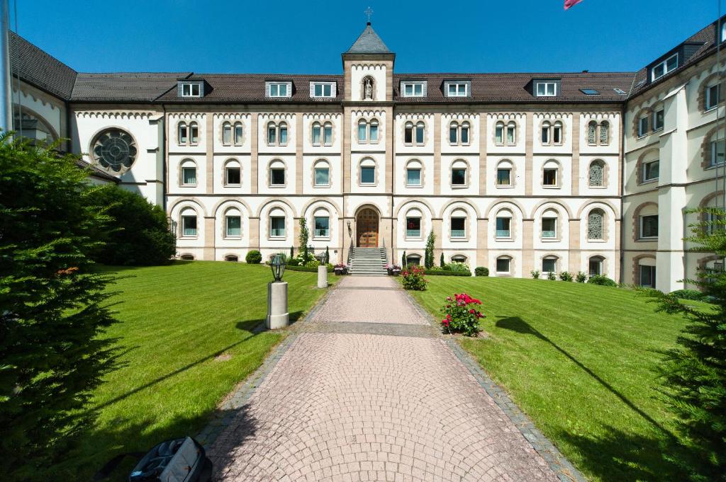 a large building with a pathway in front of it at St. Bonifatiuskloster - Geistliches Zentrum in Hünfeld