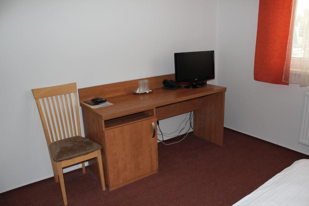 TV a/nebo společenská místnost v ubytování Hotel Olympionik