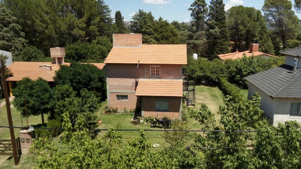 an aerial view of a house in a village at Casa de Vero in Mina Clavero