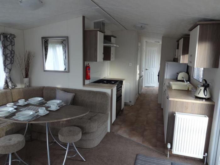 Caravans Tattershall Lakes - Four-Bedroom Caravan
