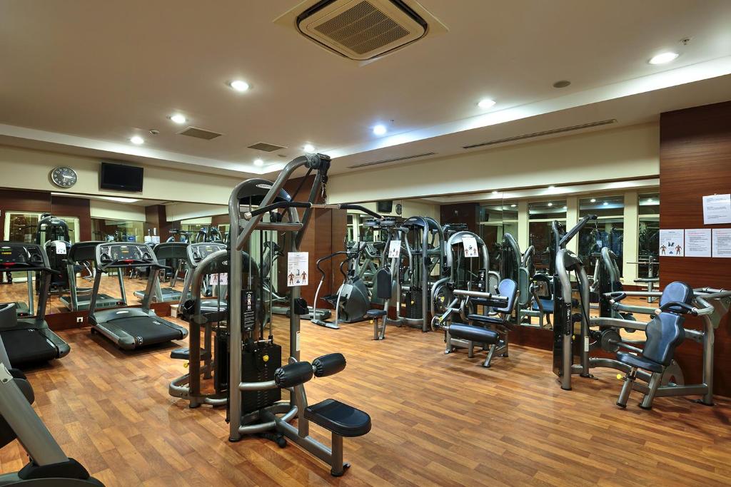 Fitness centrum a/nebo fitness zařízení v ubytování Sunis Evren Beach Resort Hotel & Spa