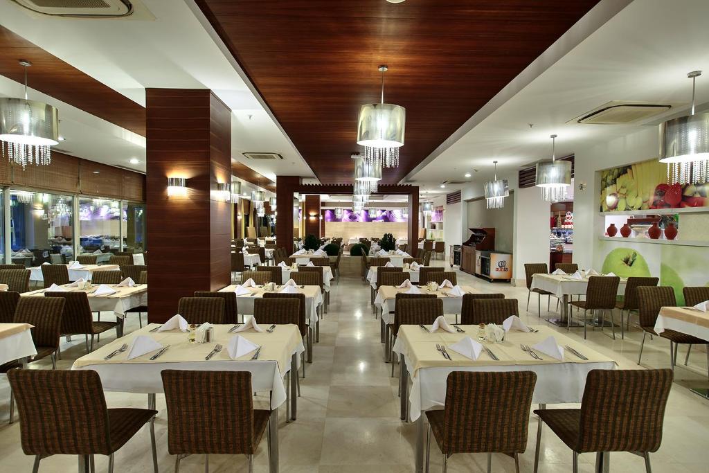 Restaurace v ubytování Sunis Evren Beach Resort Hotel & Spa