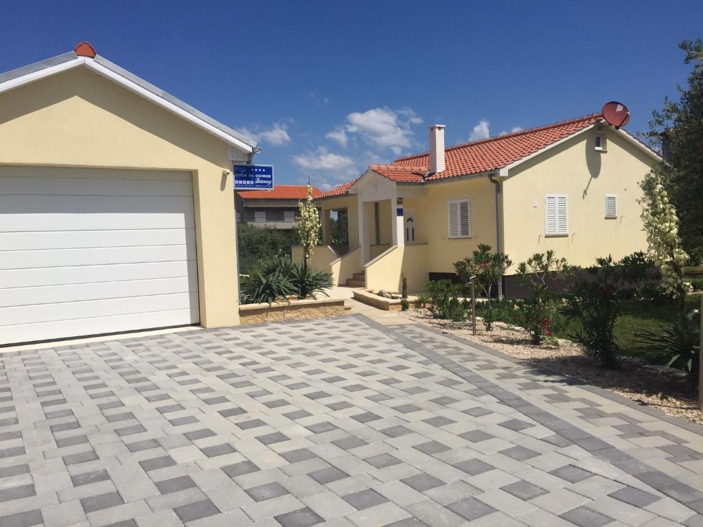 Budova, v ktorej sa vila nachádza