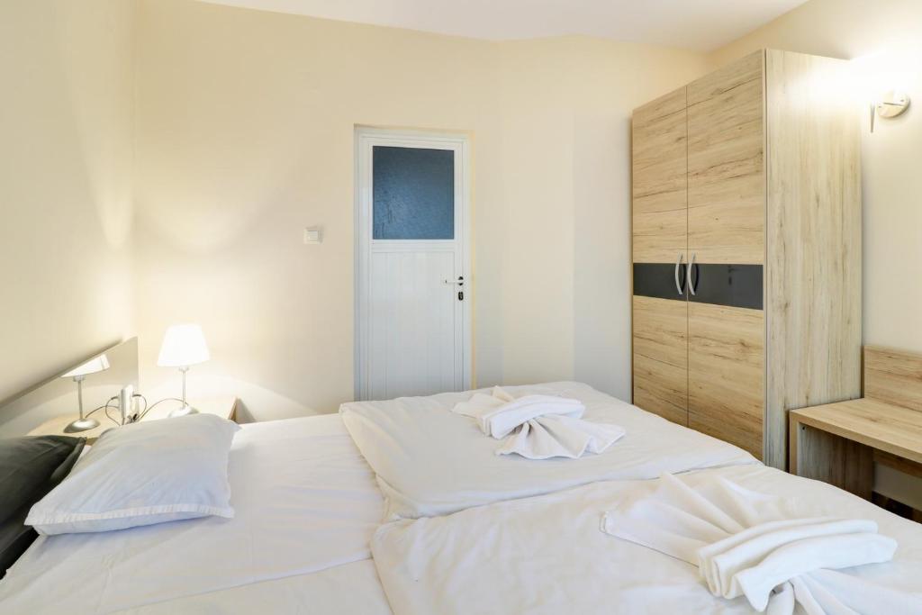 Postel nebo postele na pokoji v ubytování Family Hotel Jupiter