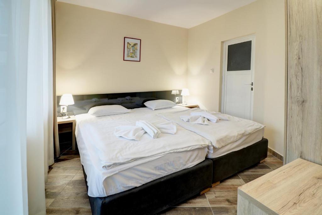 Postel nebo postele na pokoji v ubytování Family Hotel Jupiter
