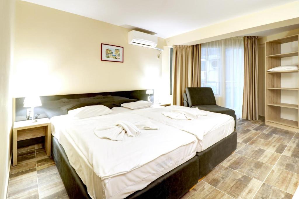 Postel nebo postele na pokoji v ubytování Family Hotel Jupiter