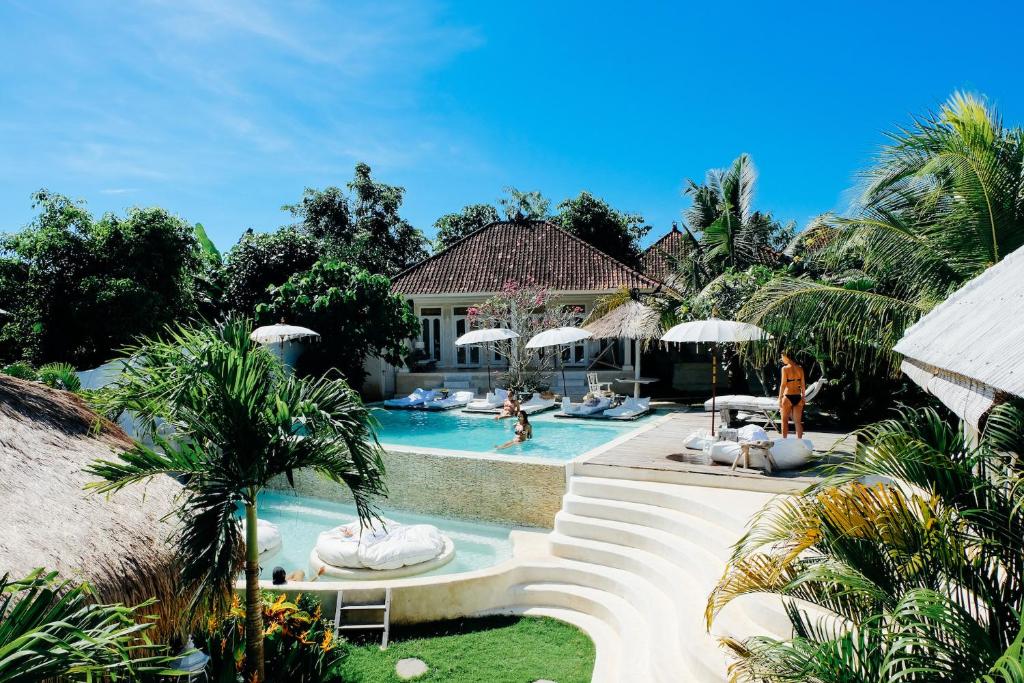 a villa with a swimming pool and a house at Sal Secret Spot in Uluwatu