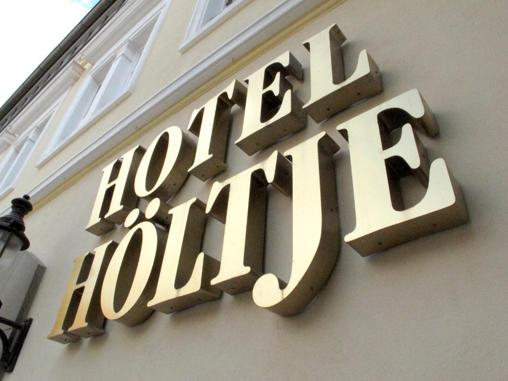 a large hotel sign on the side of a building at Akzent Hotel Höltje in Verden