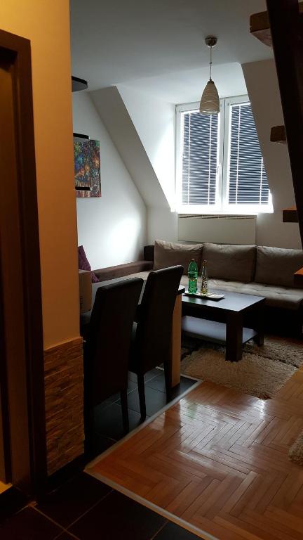 Posezení v ubytování kraljevski apartman