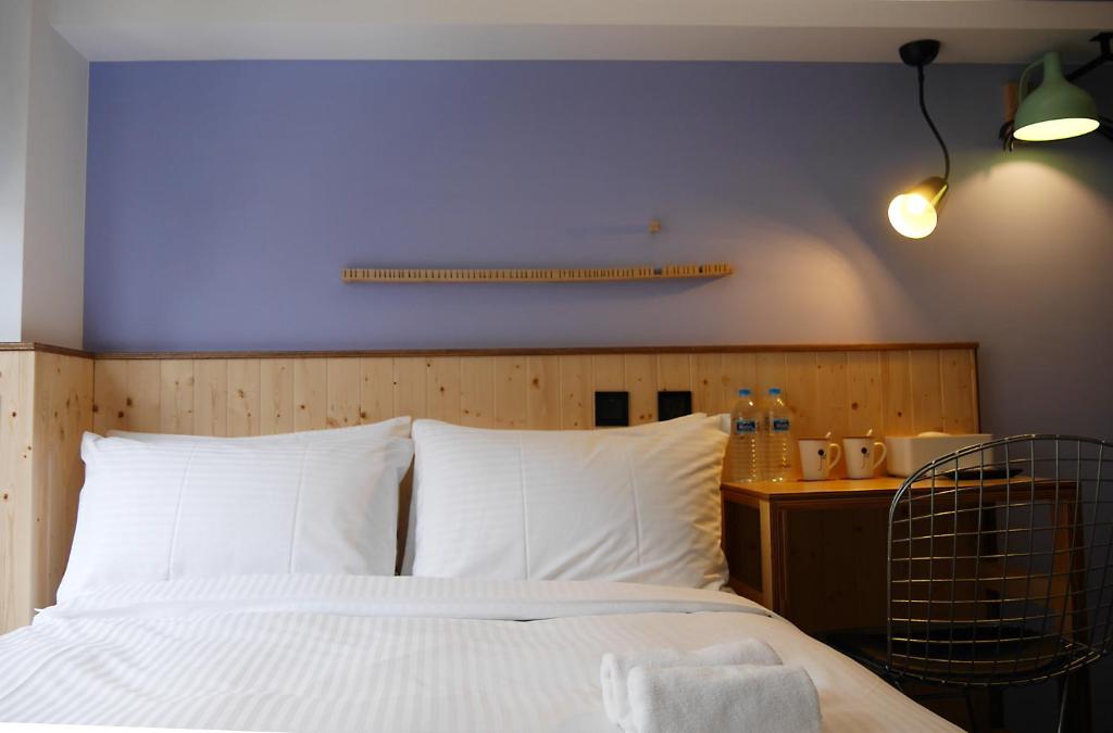 Postel nebo postele na pokoji v ubytování Just Inn Xin Yi 正旅館 信義