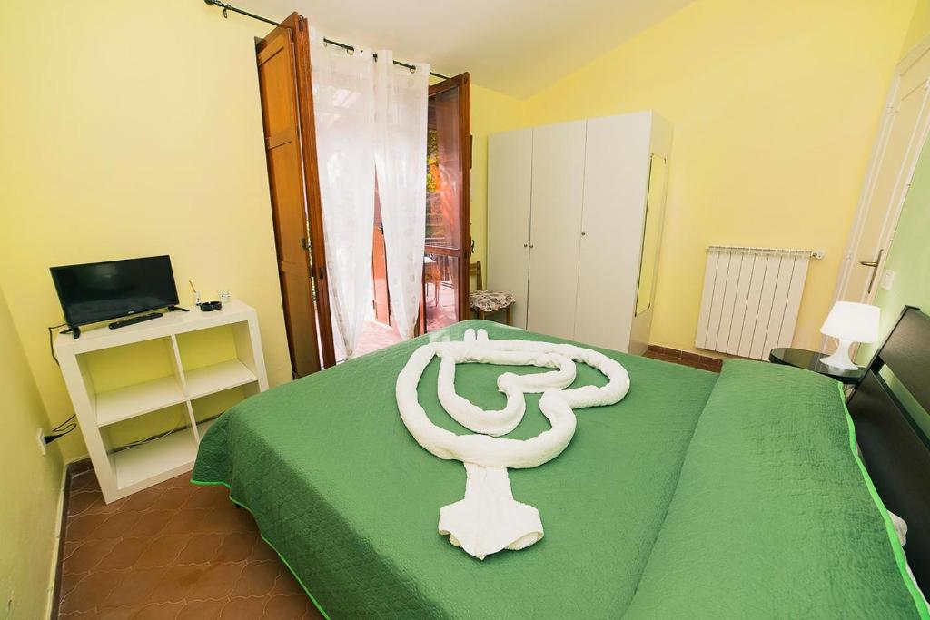 Łóżko lub łóżka w pokoju w obiekcie B&B Bouganville