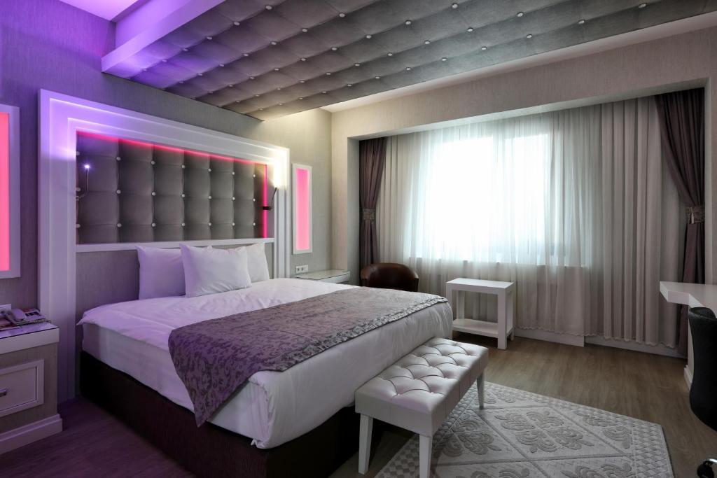 Postel nebo postele na pokoji v ubytování Seckin Hotel