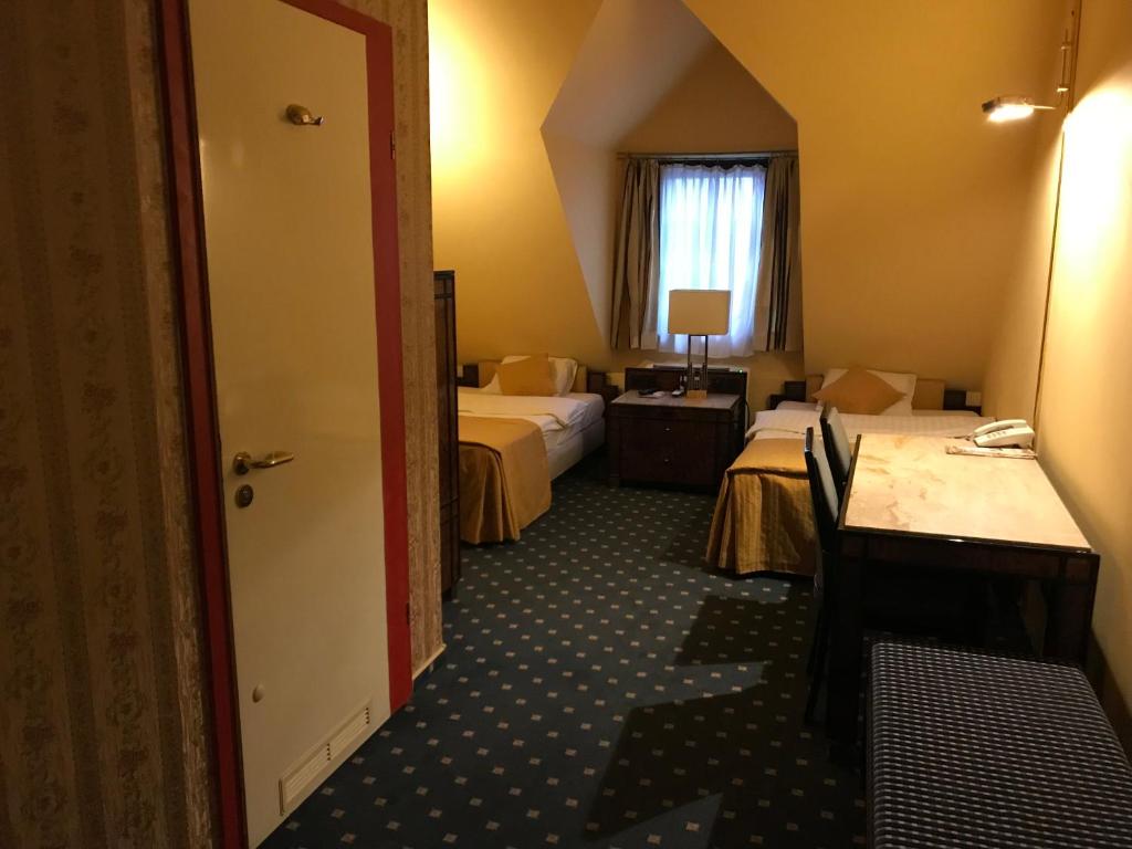 Postel nebo postele na pokoji v ubytování Hotel Podzamcze